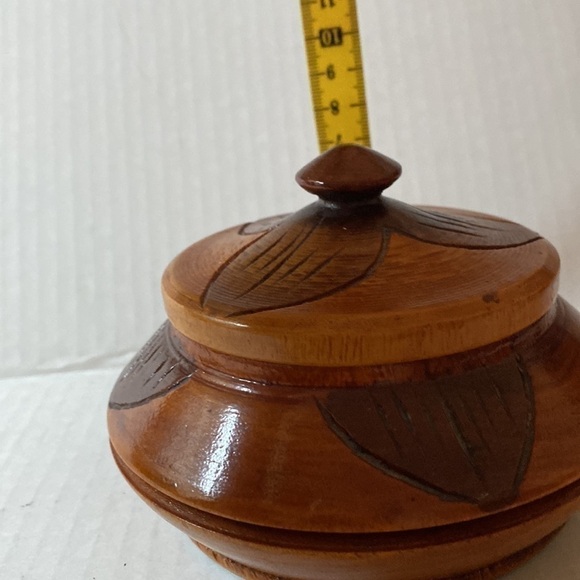 Wooden trinket dish with lid two tone foliage leaves - Picture 11 of 11